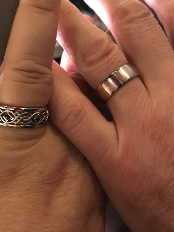 Close-up of David and Lea's wedding rings.